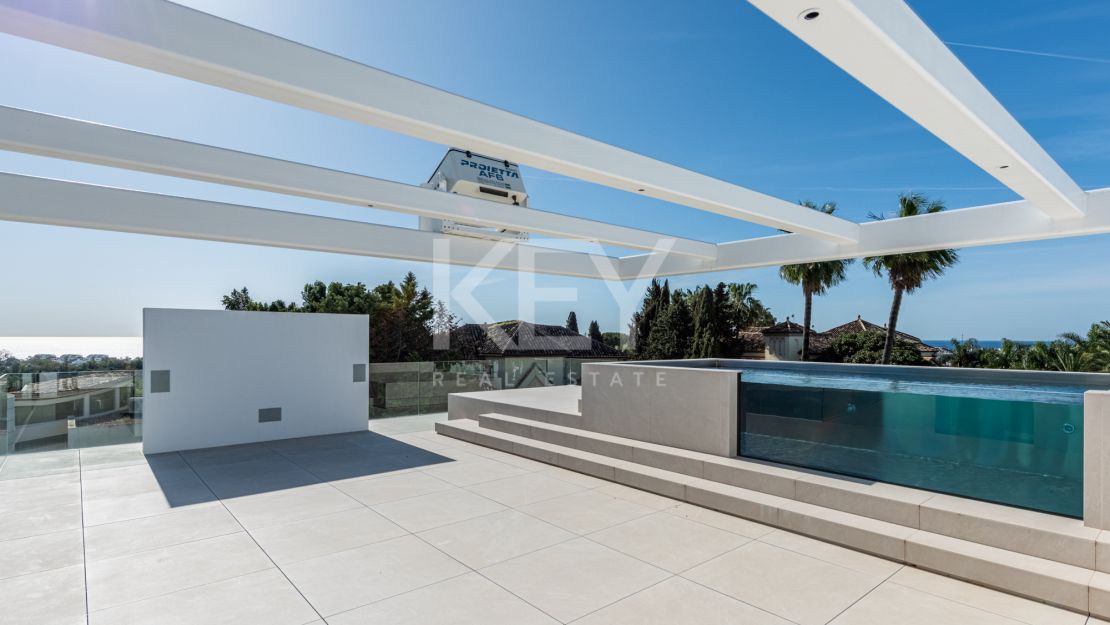 Architect-designed modern villa with panoramic sea views in Nueva Andalucía