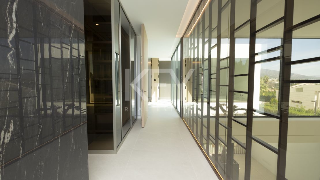 Architect-designed modern villa with panoramic sea views in Nueva Andalucía