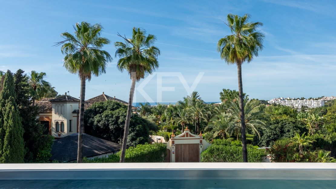 Architect-designed modern villa with panoramic sea views in Nueva Andalucía