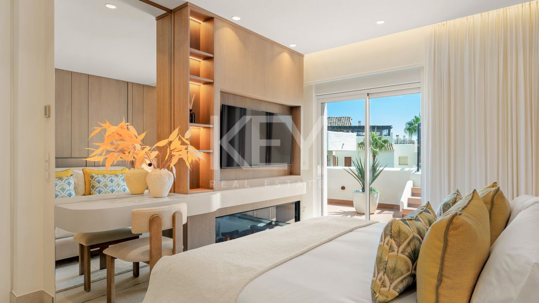 Beachfront penthouse with rooftop spa and panoramic sea views