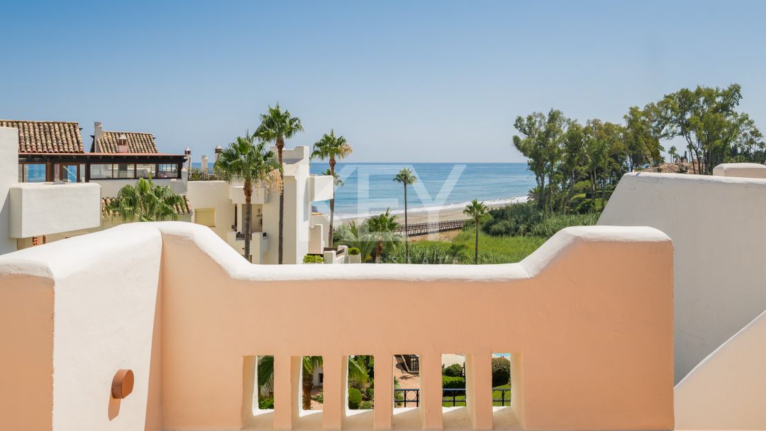 Beachfront penthouse with rooftop spa and panoramic sea views
