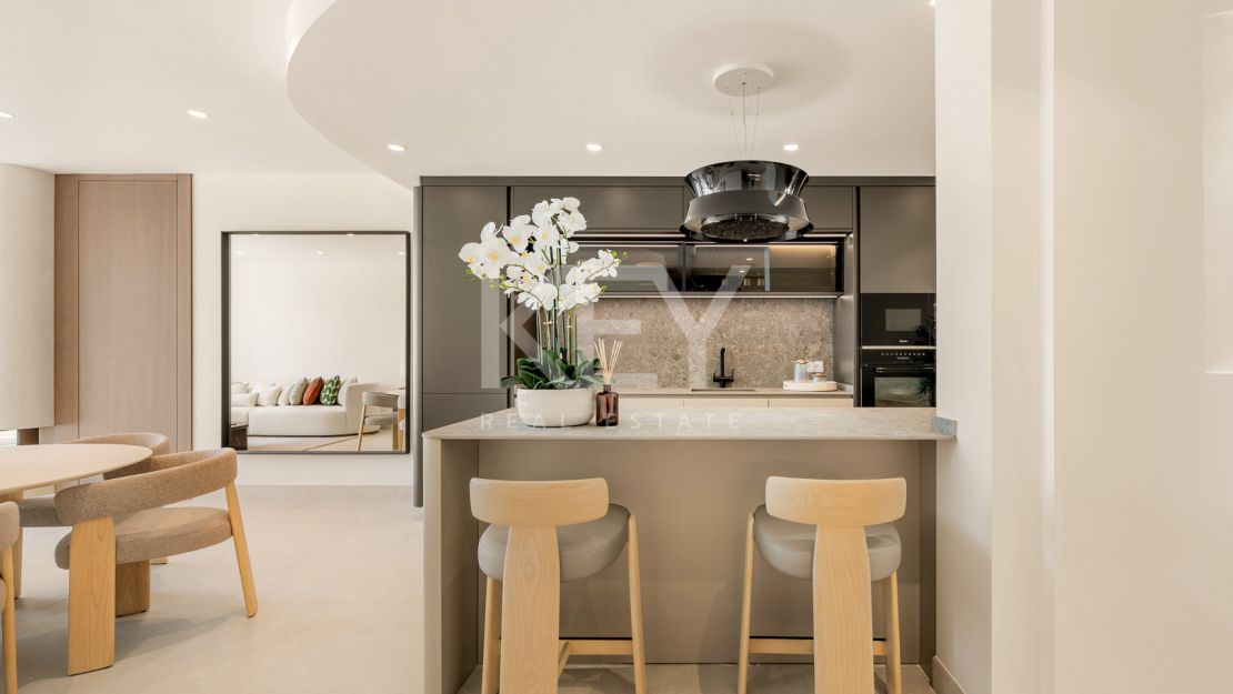 Beachfront penthouse with rooftop spa and panoramic sea views