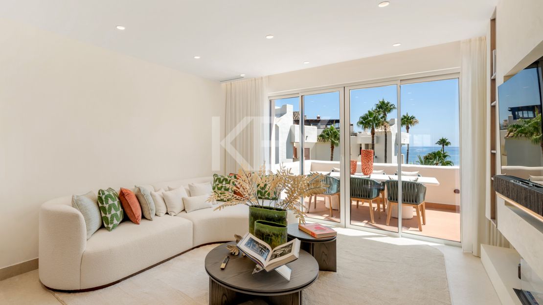 Beachfront penthouse with rooftop spa and panoramic sea views