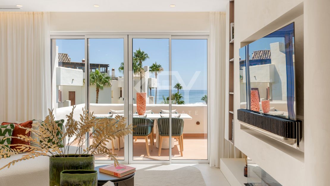 Beachfront penthouse with rooftop spa and panoramic sea views