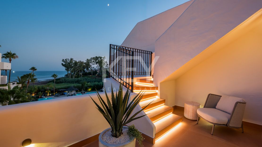 Beachfront penthouse with rooftop spa and panoramic sea views