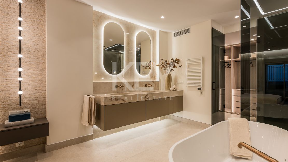 Beachfront penthouse with rooftop spa and panoramic sea views