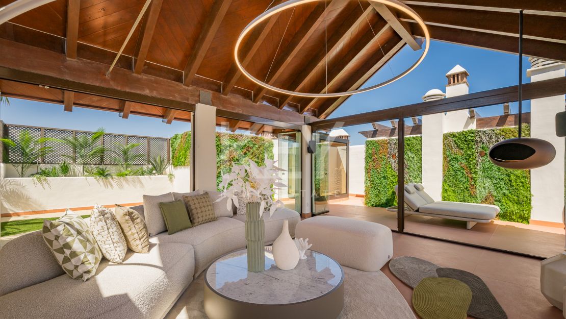 Beachfront penthouse with rooftop spa and panoramic sea views