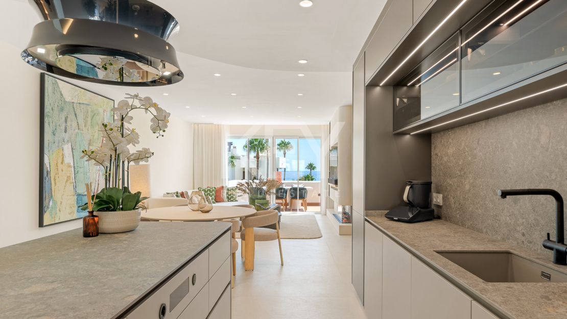 Beachfront penthouse with rooftop spa and panoramic sea views