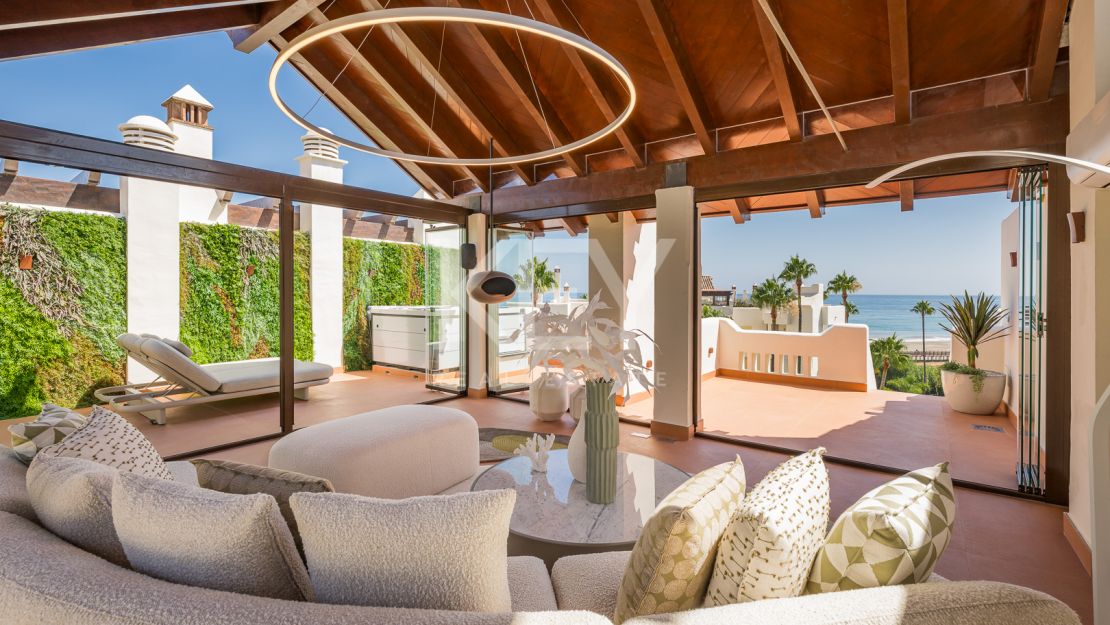 Beachfront penthouse with rooftop spa and panoramic sea views