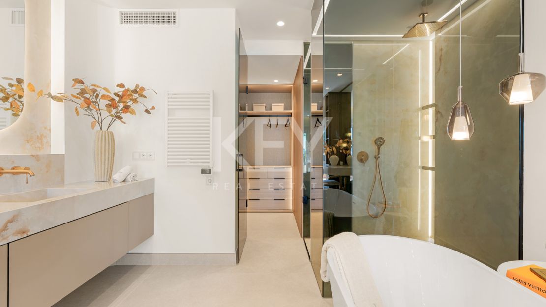 Beachfront penthouse with rooftop spa and panoramic sea views