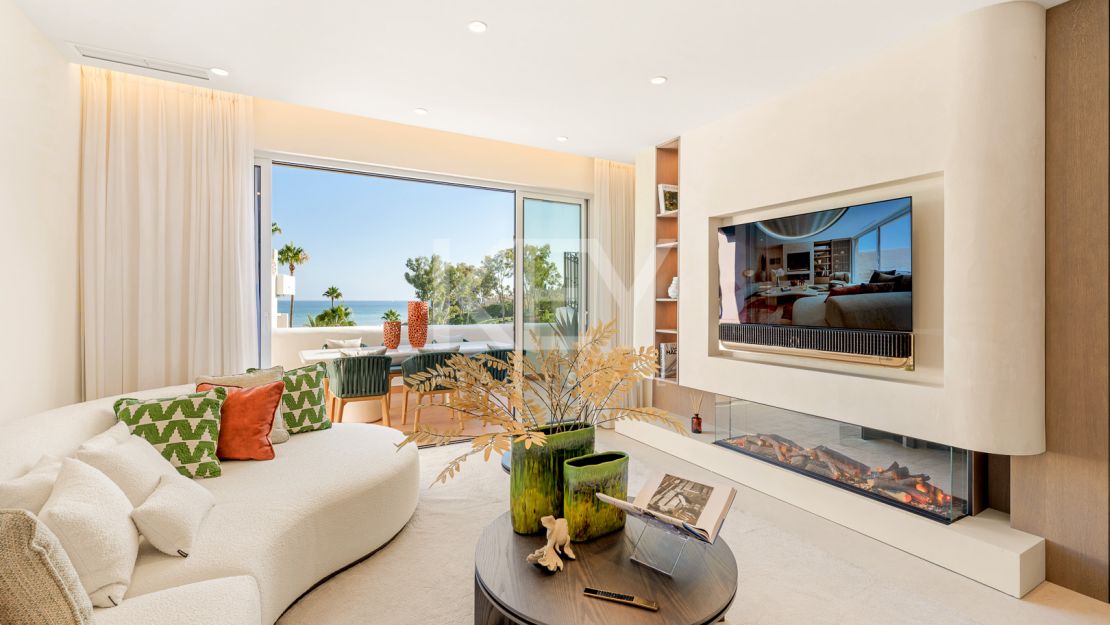 Beachfront penthouse with rooftop spa and panoramic sea views