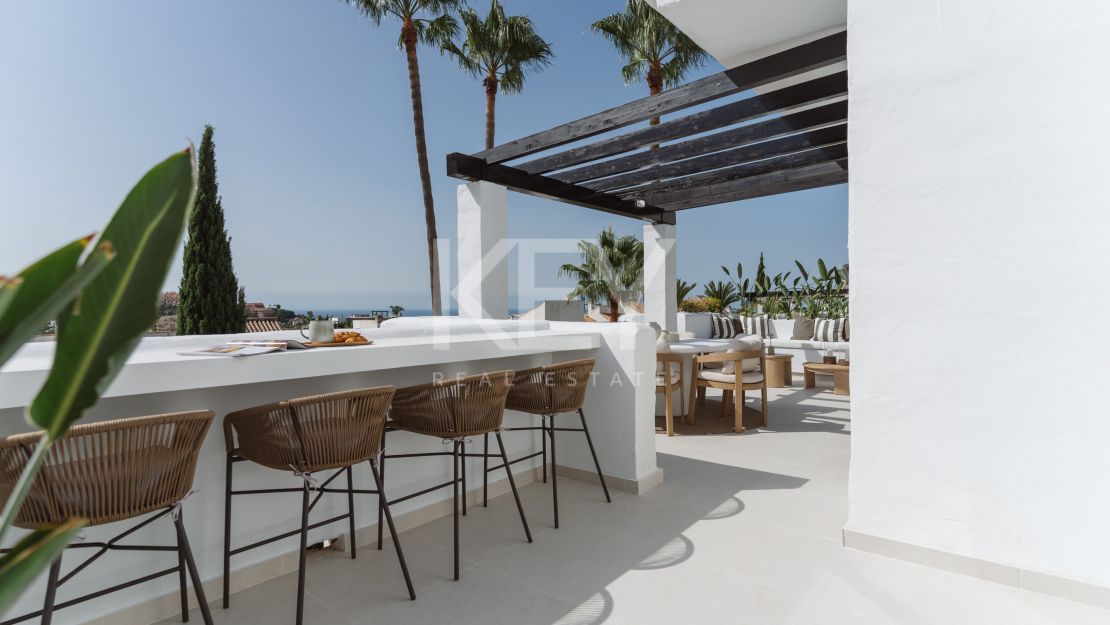 Реконструированный двухуровневый пентхаус с частным бассейном и панорамным видом на море