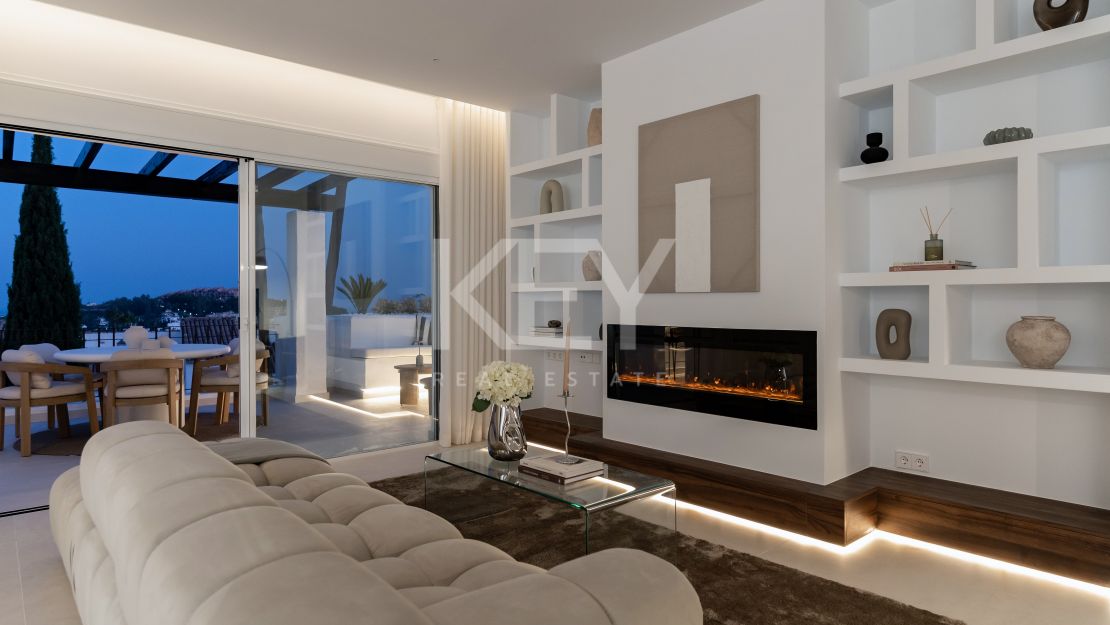 Реконструированный двухуровневый пентхаус с частным бассейном и панорамным видом на море