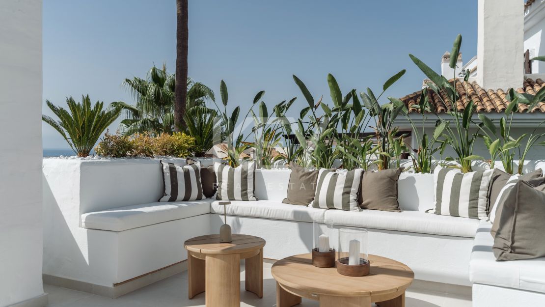 Реконструированный двухуровневый пентхаус с частным бассейном и панорамным видом на море