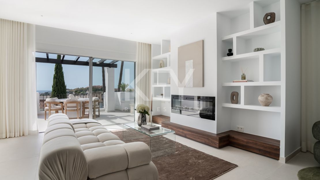 Реконструированный двухуровневый пентхаус с частным бассейном и панорамным видом на море