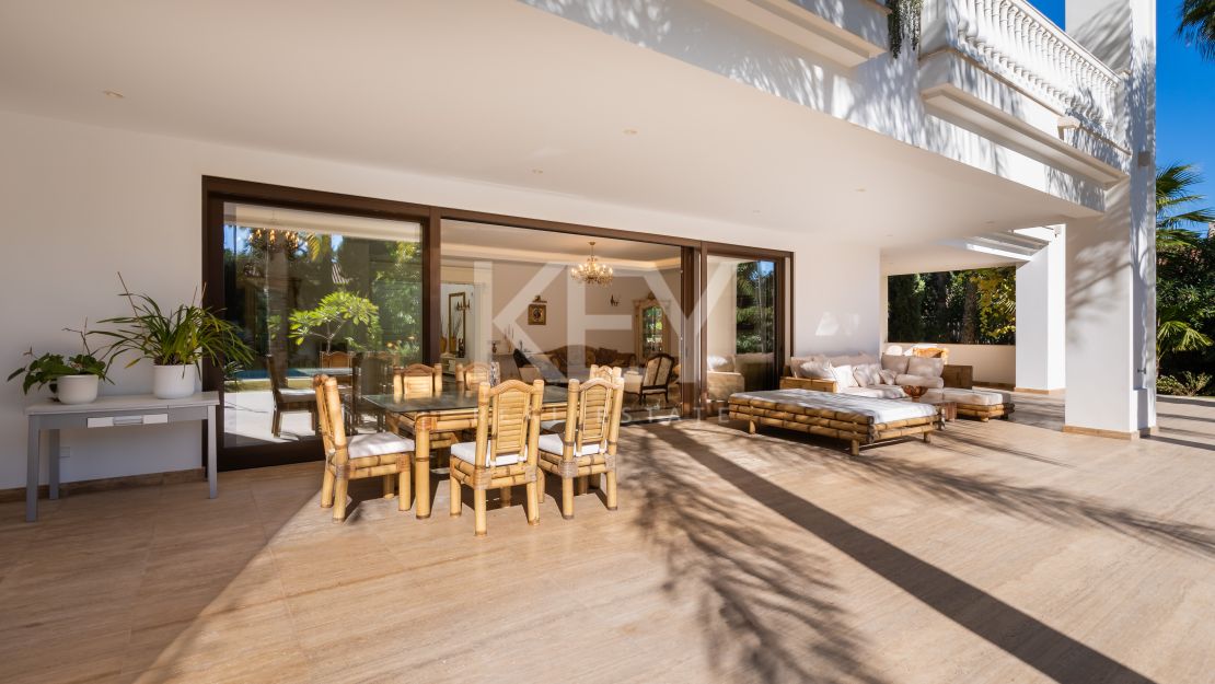 Elegant modern villa by the sea in Casasola, Estepona