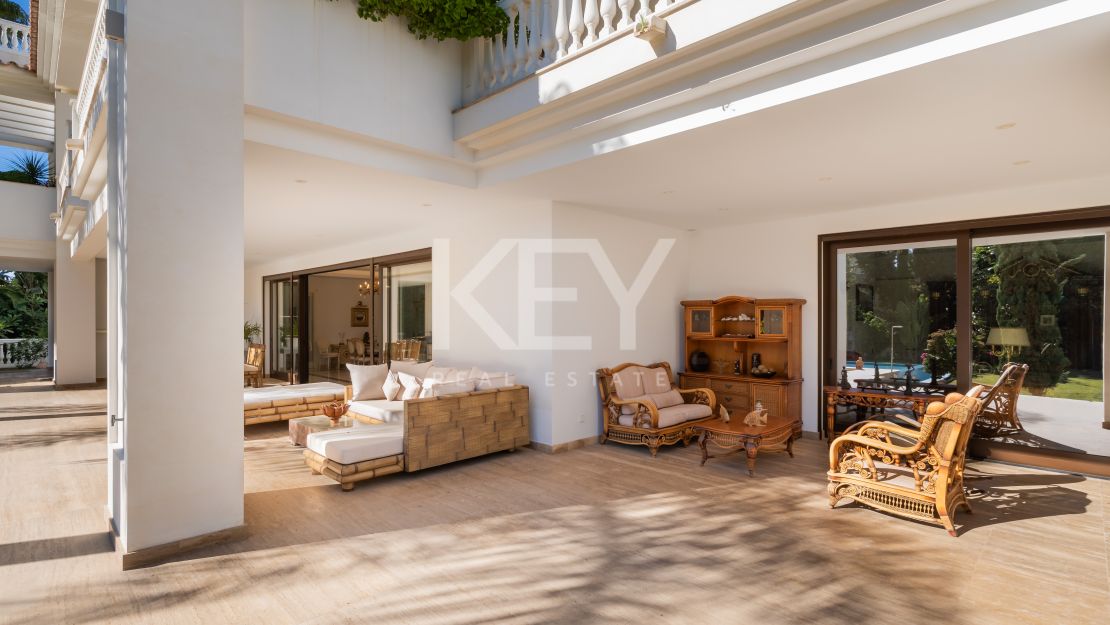 Elegant modern villa by the sea in Casasola, Estepona