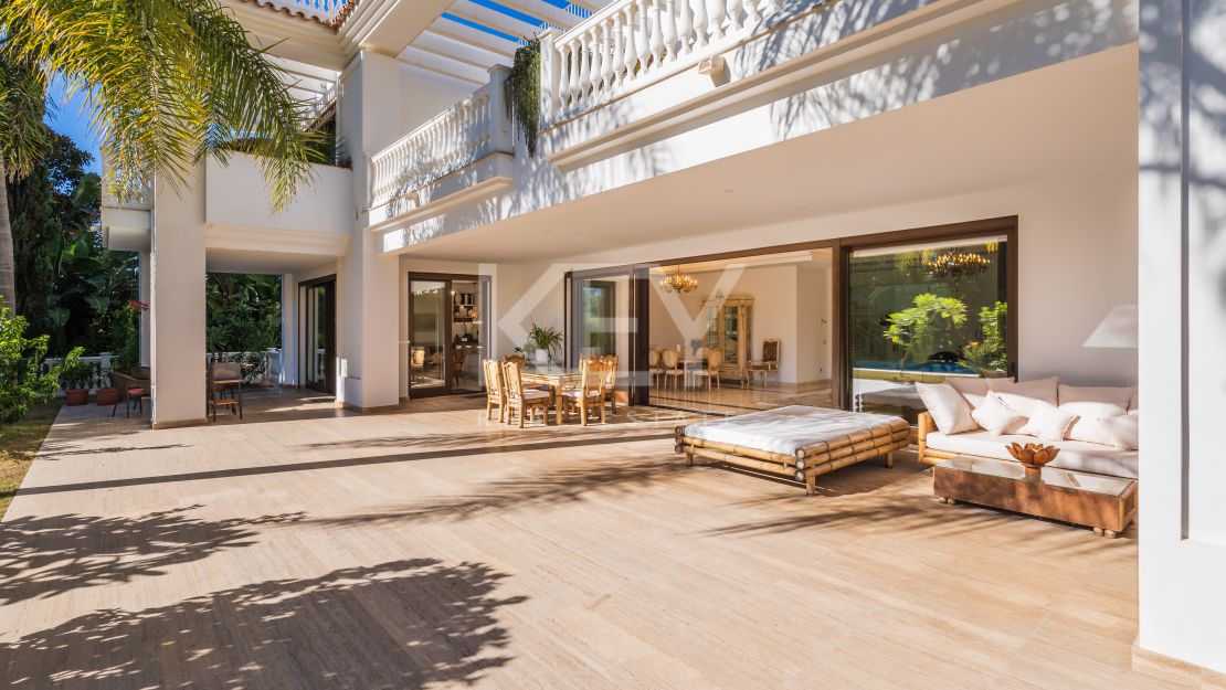 Elegant modern villa by the sea in Casasola, Estepona
