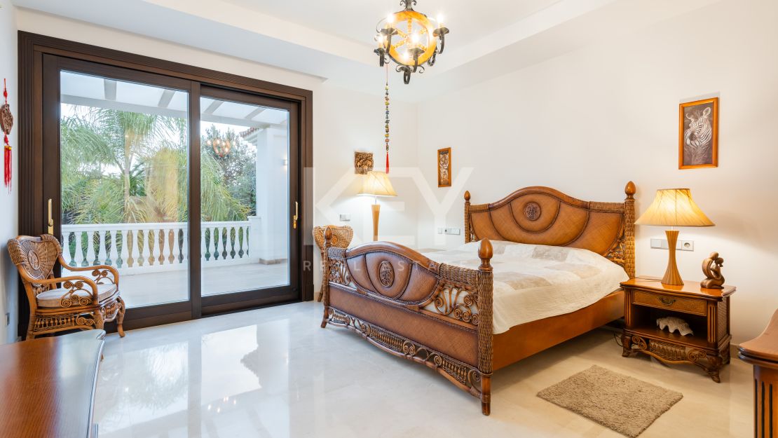 Elegant modern villa by the sea in Casasola, Estepona