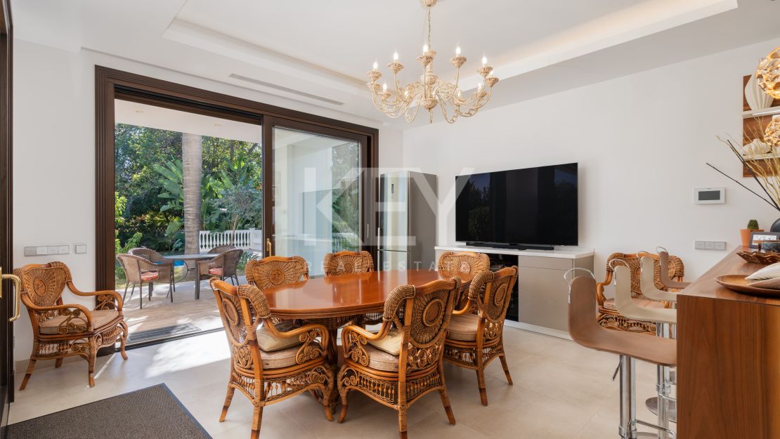 Elegant modern villa by the sea in Casasola, Estepona