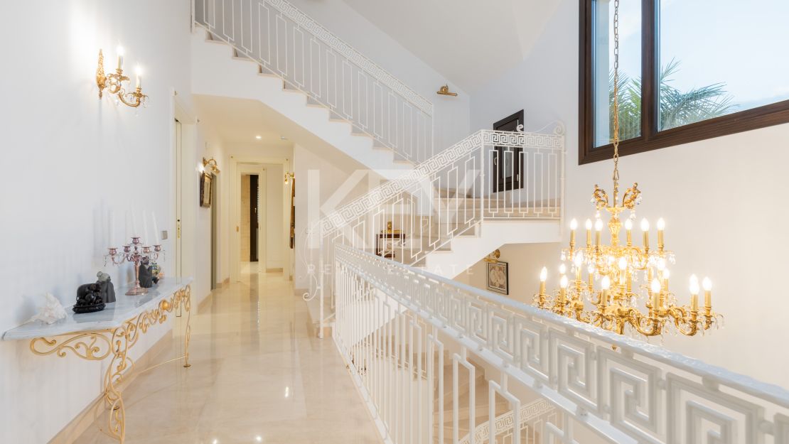 Elegant modern villa by the sea in Casasola, Estepona