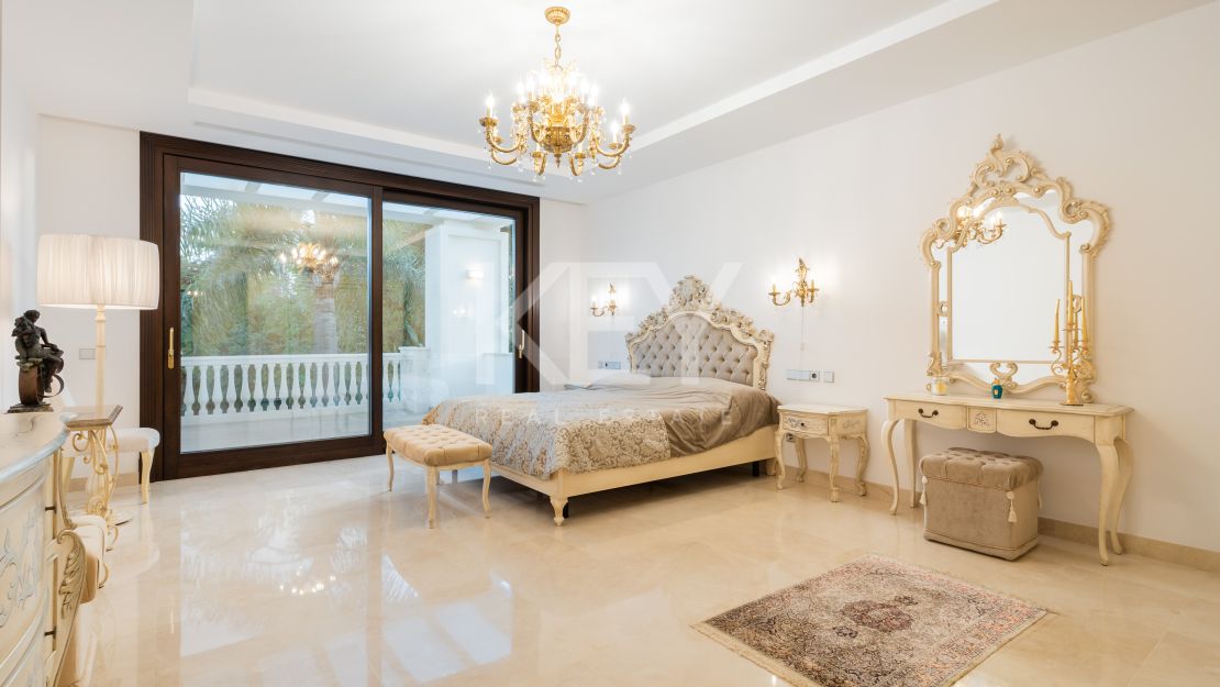Elegant modern villa by the sea in Casasola, Estepona
