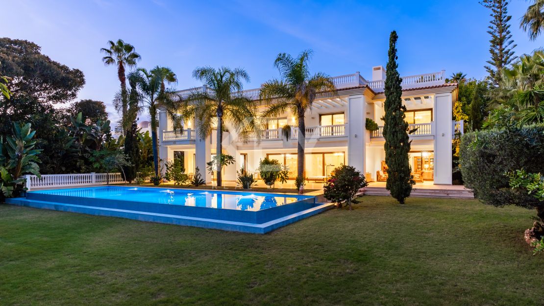 Elegant modern villa by the sea in Casasola, Estepona