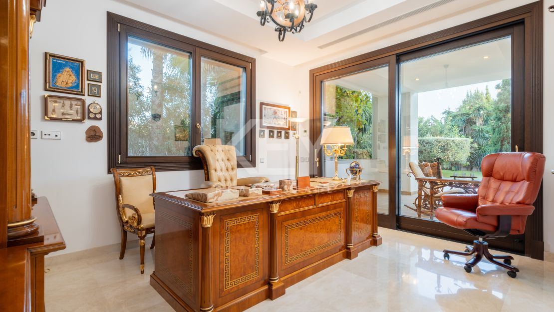 Elegant modern villa by the sea in Casasola, Estepona