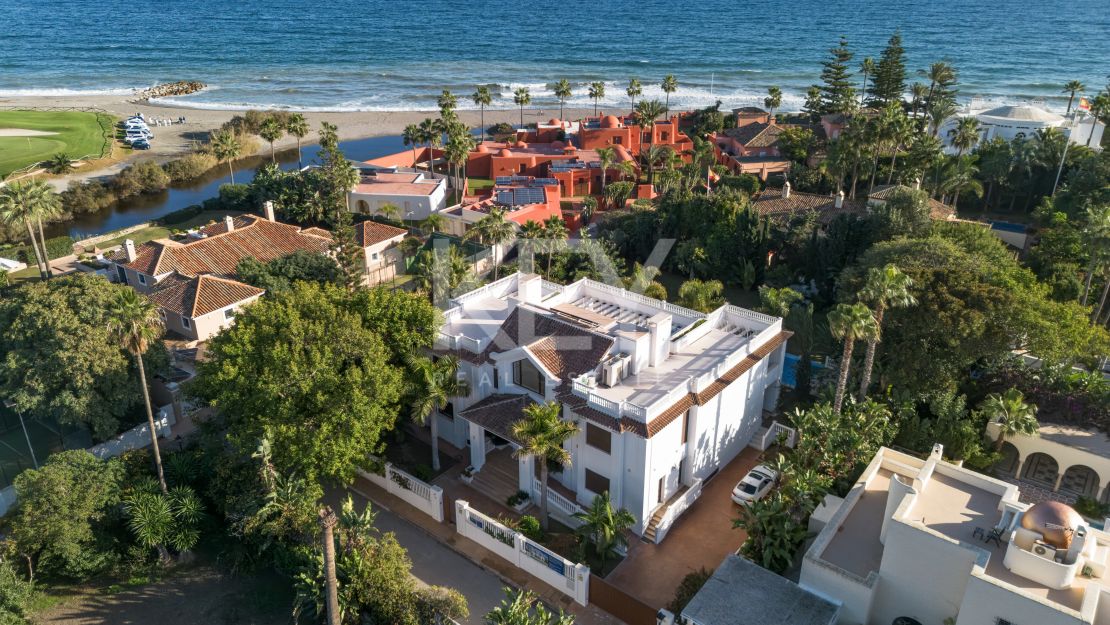 Elegant modern villa by the sea in Casasola, Estepona