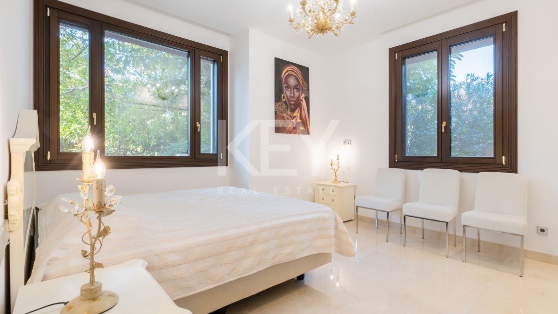 Elegant modern villa by the sea in Casasola, Estepona