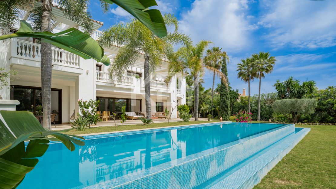 Elegant modern villa by the sea in Casasola, Estepona