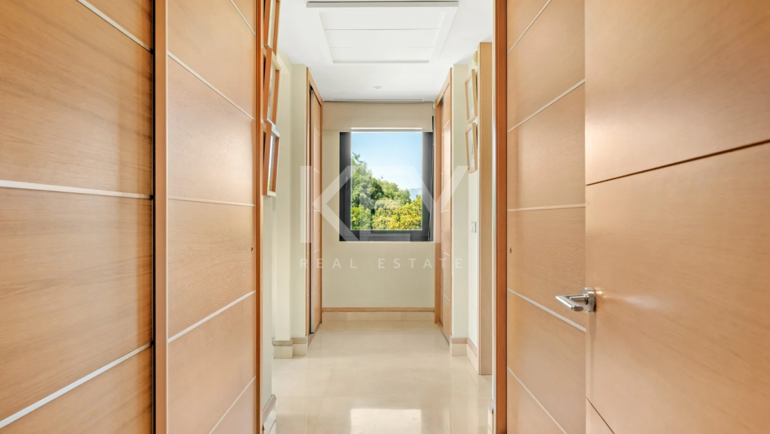 Элегантный пентхаус с видом на море в Бенахависе