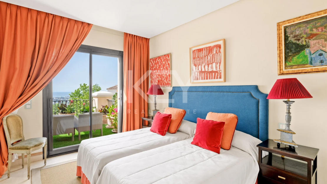 Элегантный пентхаус с видом на море в Бенахависе