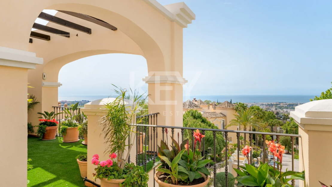 Элегантный пентхаус с видом на море в Бенахависе