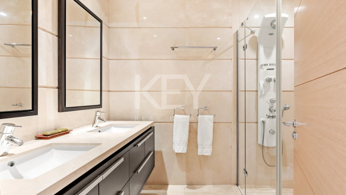 Элегантный пентхаус с видом на море в Бенахависе