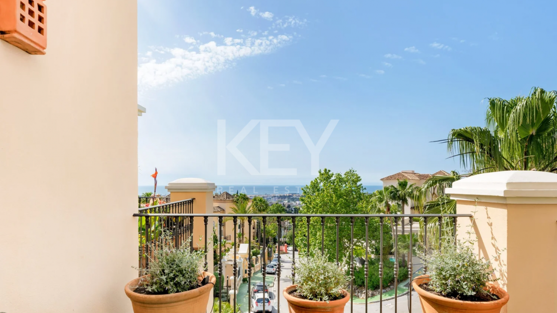 Элегантный пентхаус с видом на море в Бенахависе