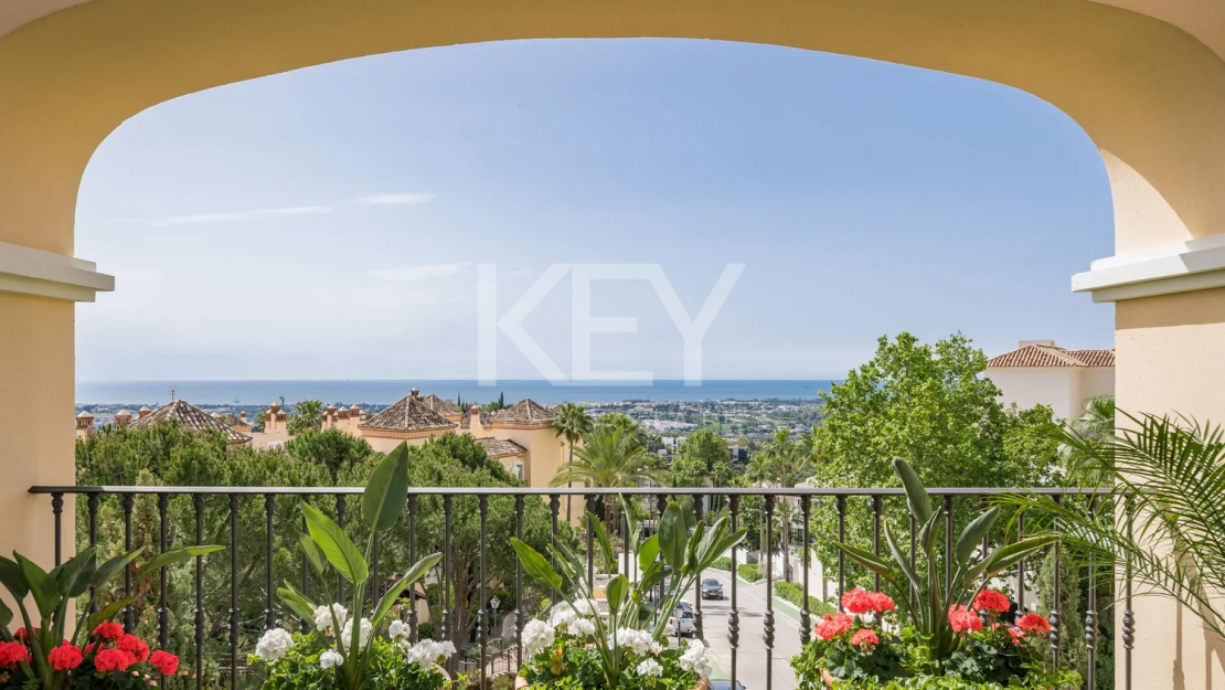 Элегантный пентхаус с видом на море в Бенахависе