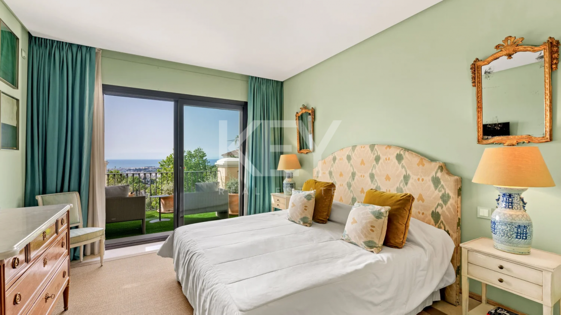 Элегантный пентхаус с видом на море в Бенахависе