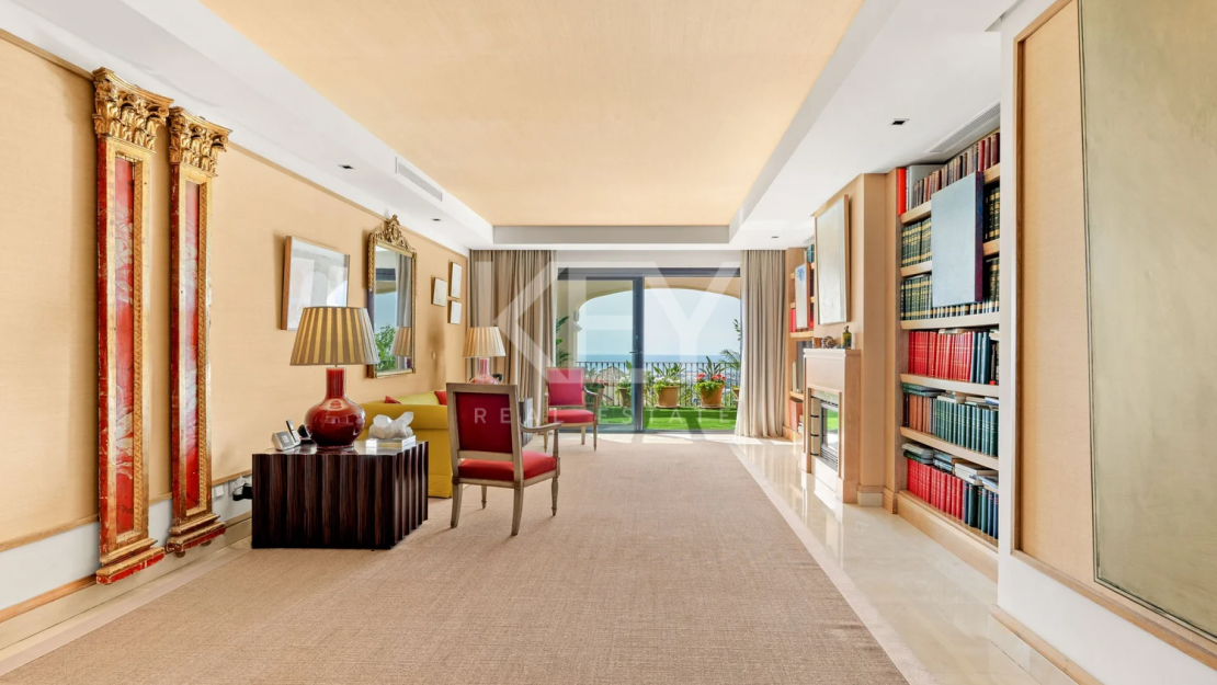 Элегантный пентхаус с видом на море в Бенахависе