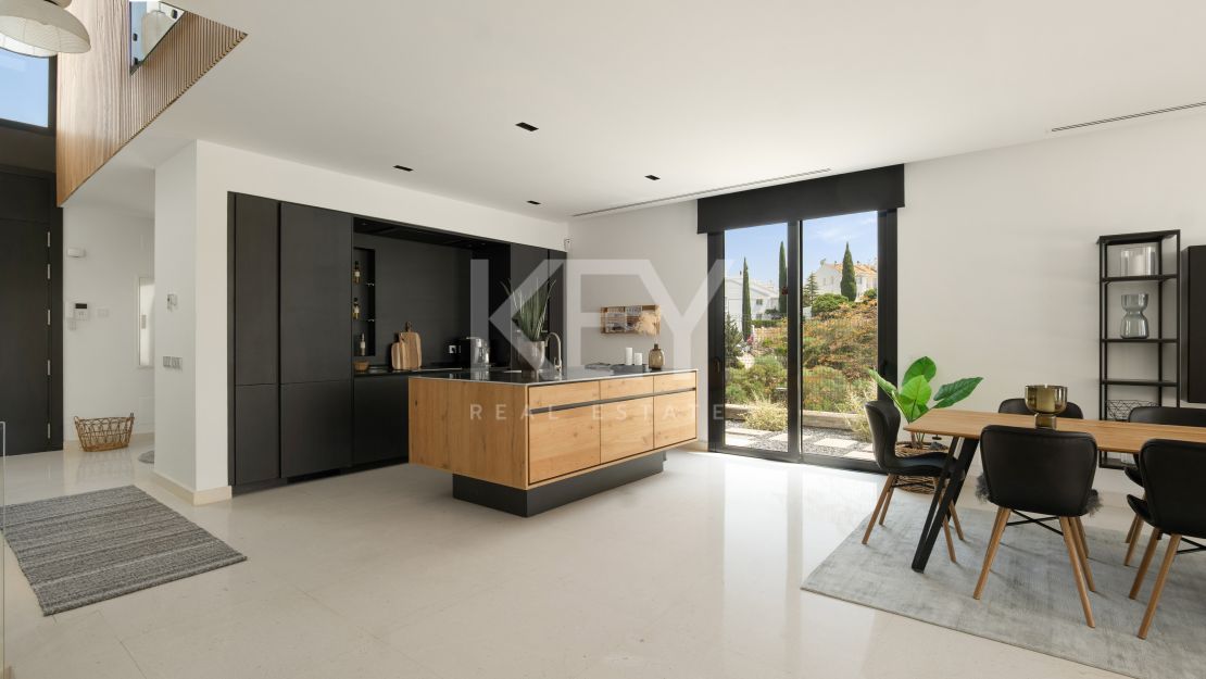 Villa moderna con vistas al mar en Cabopino