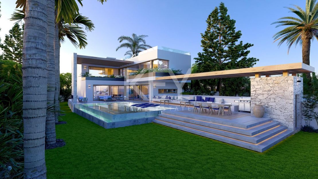 Primera parcela con licencia villa proyecto pasos de la playa en Marbella Este