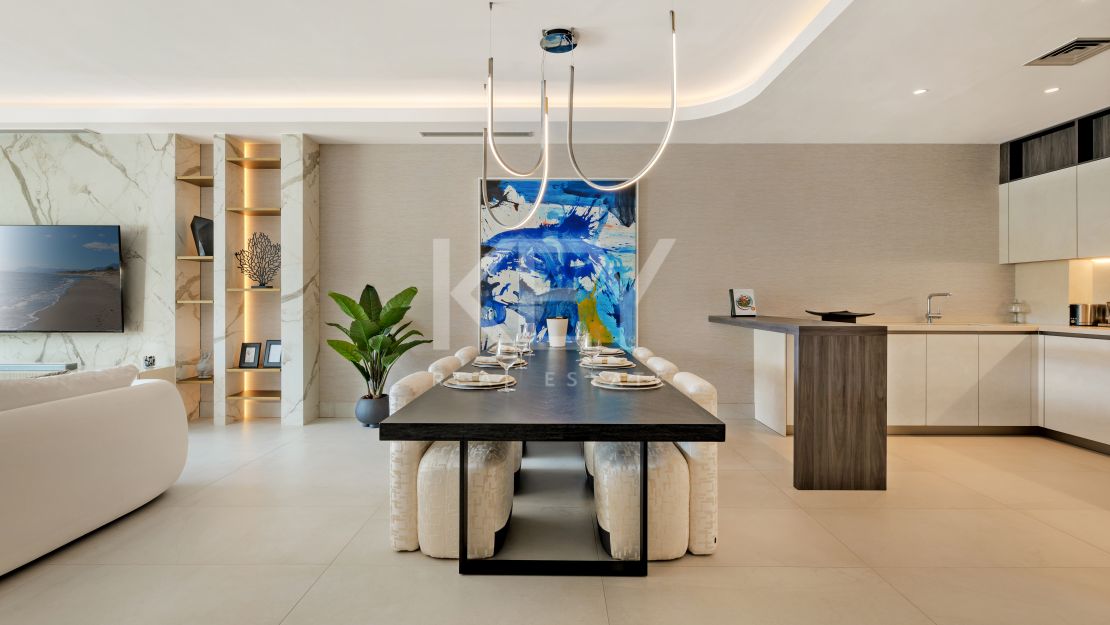 Элегантный дуплекс с дизайнерскими интерьерами на Золотой Миле Марбельи