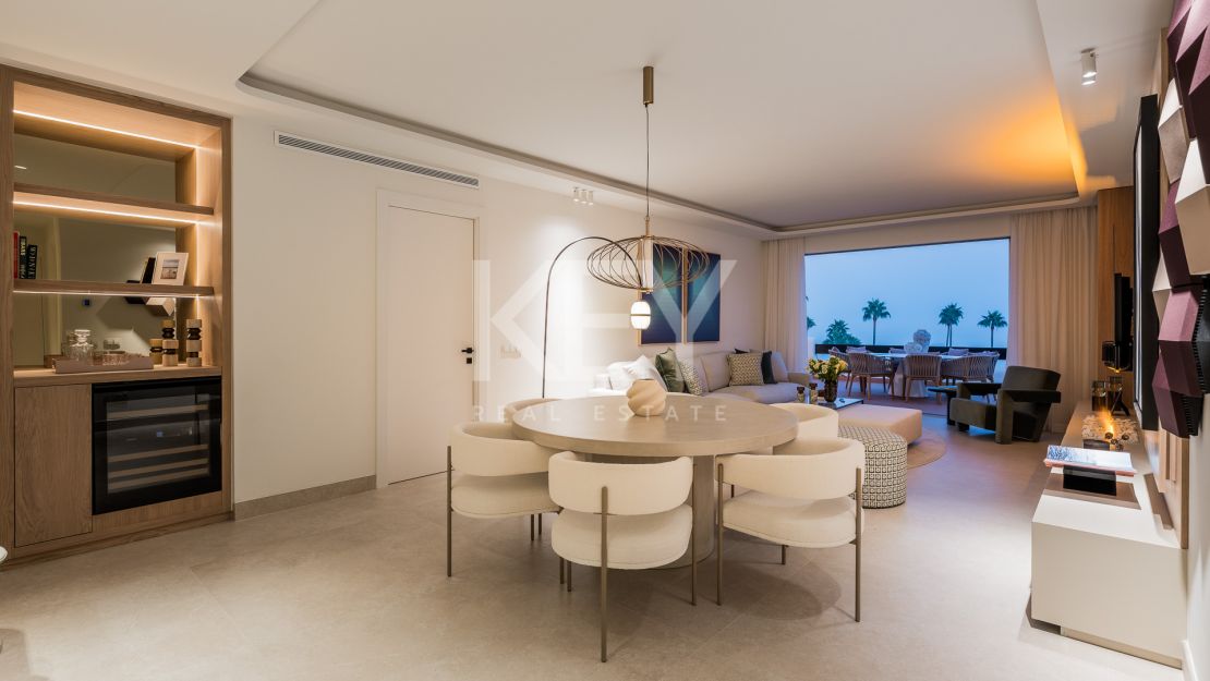 Fully renovated penthouse with panoramic sea views in Bahía del Velerín