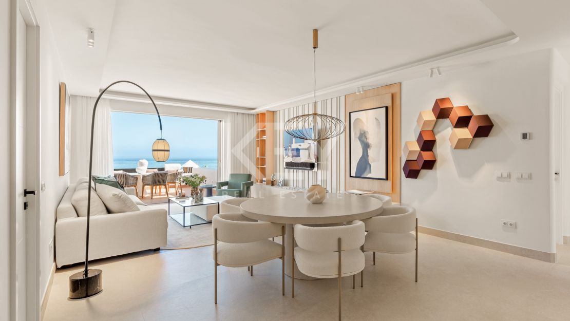 Fully renovated penthouse with panoramic sea views in Bahía del Velerín