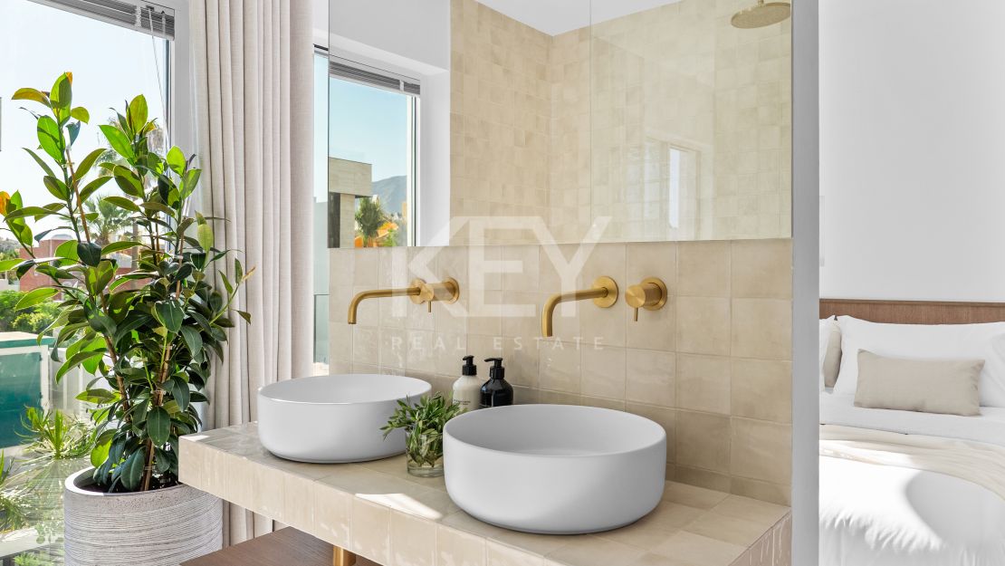 Elegant townhouse in Nueva Andalucía