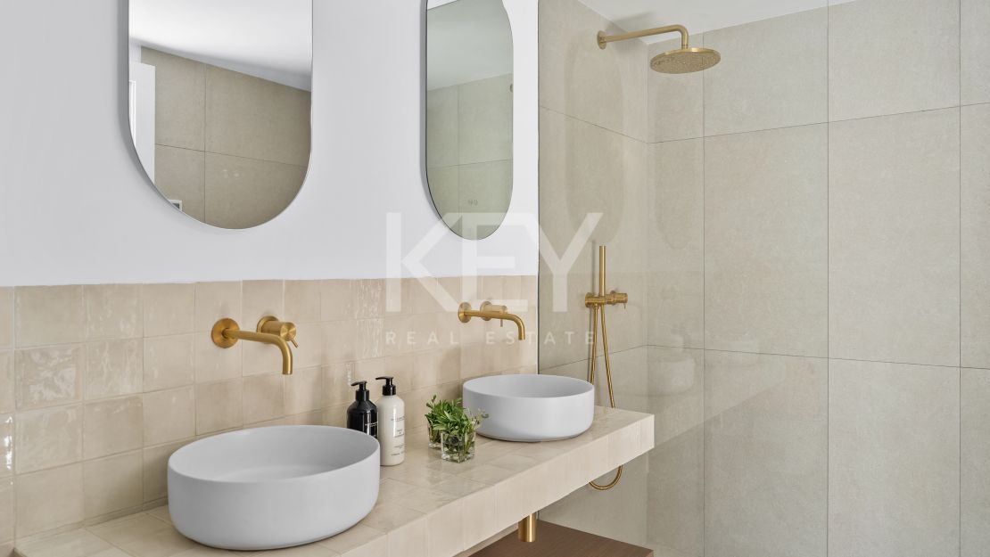 Elegant townhouse in Nueva Andalucía