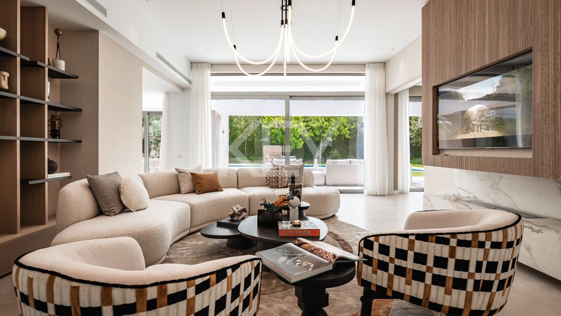 Современная вилла с пятью спальнями с ванными комнатами в Эль Параисо