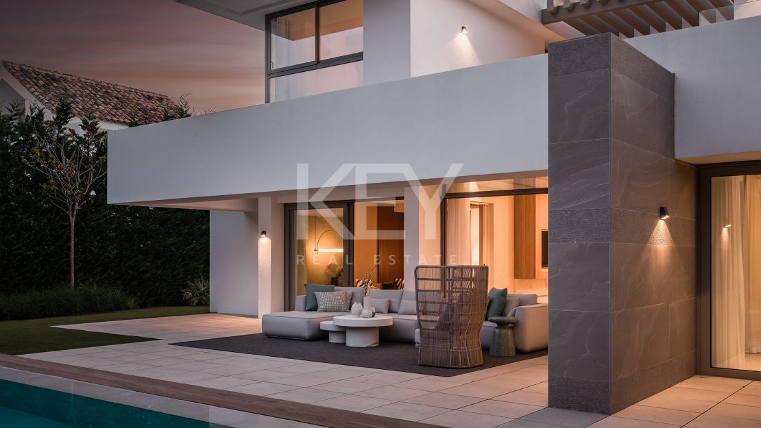 Современная вилла с пятью спальнями с ванными комнатами в Эль Параисо