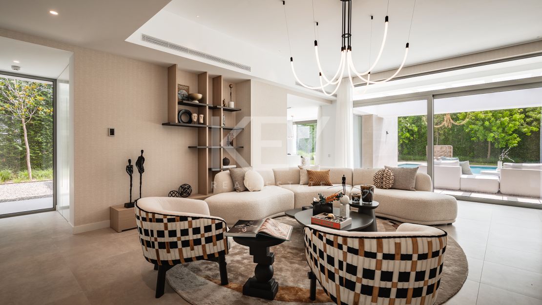 Современная вилла с пятью спальнями с ванными комнатами в Эль Параисо