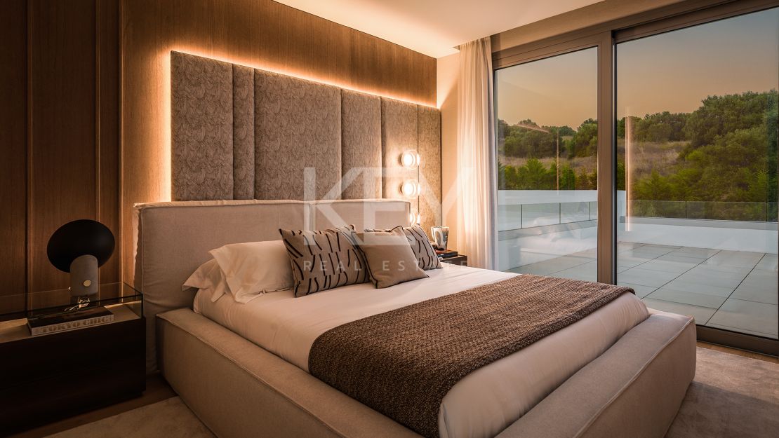 Современная вилла с пятью спальнями с ванными комнатами в Эль Параисо